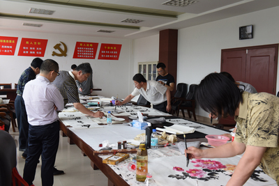濰坊市文聯(lián)文藝志愿服務(wù)走進(jìn)安丘山區(qū)，點(diǎn)亮鄉(xiāng)村文藝創(chuàng)作之光